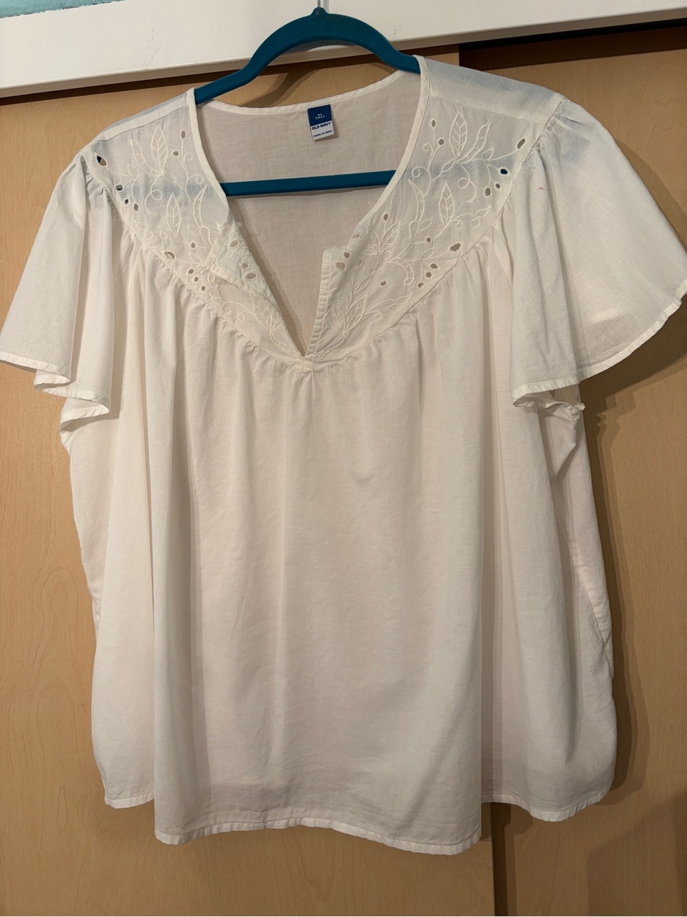 Old Navy White Eyelet V-Neck Flutter Sleeve Blouse size xl tall